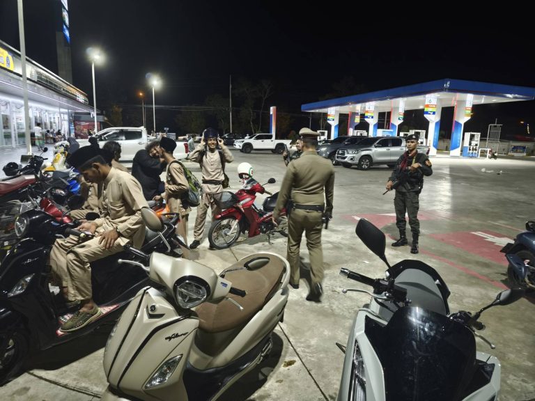 พ.ต.ท.กิตติศักดิ์ แก้วมีสว.สภ.ปะลุกาสาเมาะ ว.4  ในเขตพื้นที่เทศบาลต้นไทร