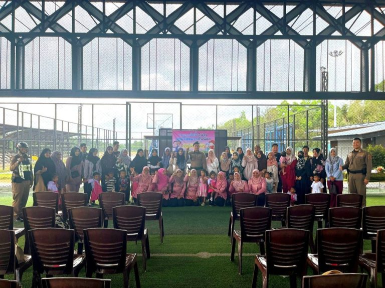 งานจราจร ร่วมอบรมปลูกฝังสร้างจิตสำนึก ในการใช้รถใช้ถนน ให้แก่เด็กนักเรียนและผู้ปกครอง ศูนย์พัฒนาเด็กเล็กเทศบาลตำบลต้นไทร วันที่ 17 กุมภาพันธ์ 2568