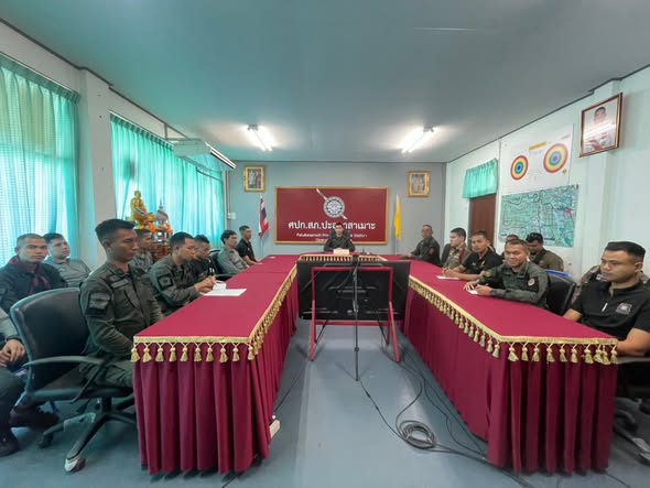 พ.ต.ต.ขุมทรัพย์ หอมบุตร ได้ร่วมประชุมประจำเดือน ชี้แจงข้อสั่งการของผู้บังคับบัญชาให้ทุกนายได้รับทราบ